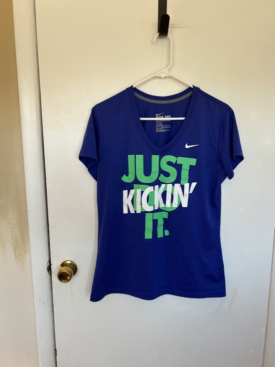 Tops - Nike Women’s T-shirt Size Medium